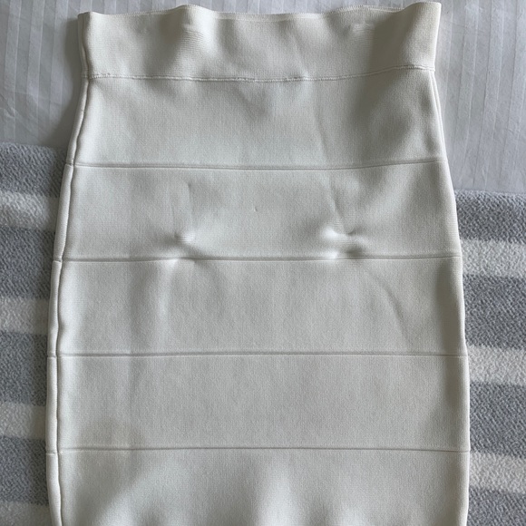 BCBG bodycon skirt - Picture 3 of 4